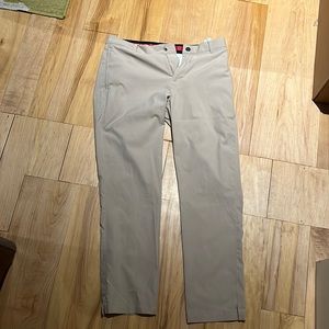 Size 32/30 men’s khaki golf pants.